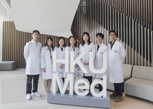 A research team from HKUMed discovers a novel molecular mechanism driving chemoresistance and tumour recurrence in gastric cancer, unveiling an actionable target for the disease. The research team members pictured include: (from left) Dr Siu Hoi-cheong, Dr Dessy Chan, Dr Helen Yan Hoi-ning, Professor Leung Suet-yi, Professor Stephanie Ma Kwai-yee, Loh Jia-jian and Dr Wong Tin-lok.

 